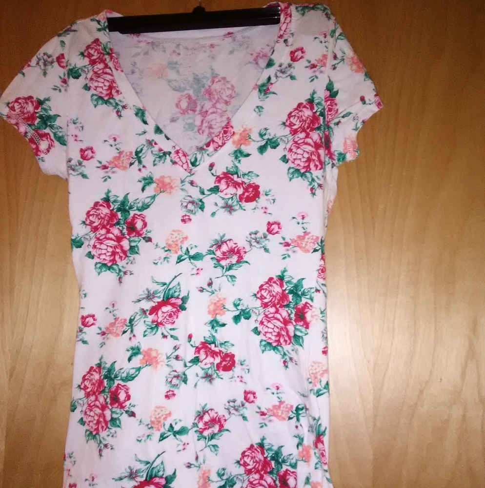 V neck rose flowers shirt